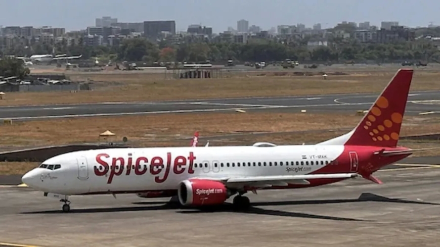 मुंबई से कोलकाता जा रही SpiceJet की फ्लाइट के इंजन में आई खराबी, आनन-फानन में कराई गई इमरजेंसी लैंडिंग